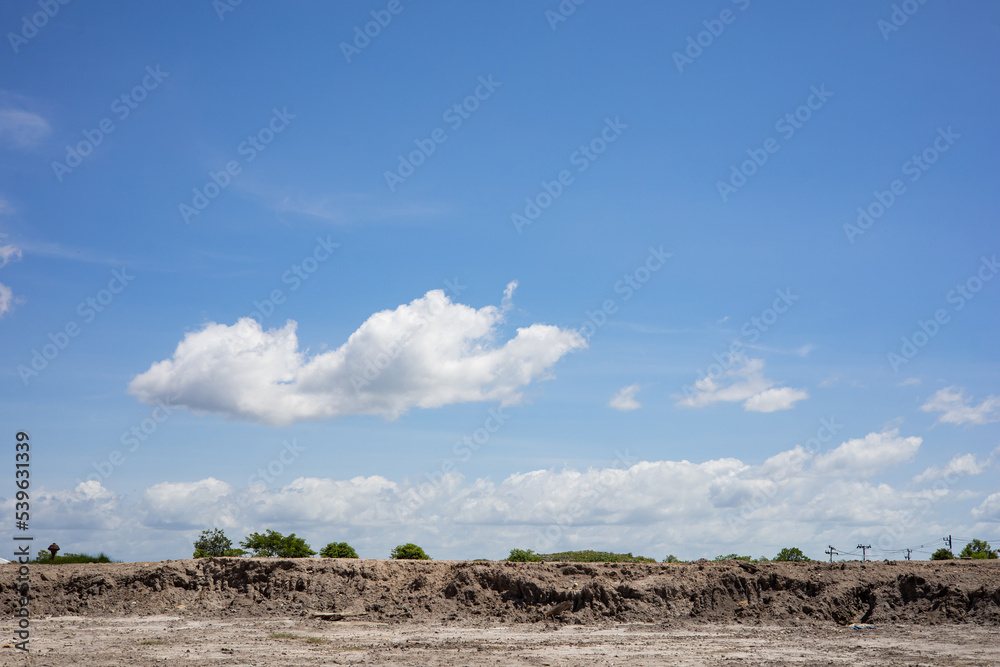 Fototapeta premium Land line and sky in summer