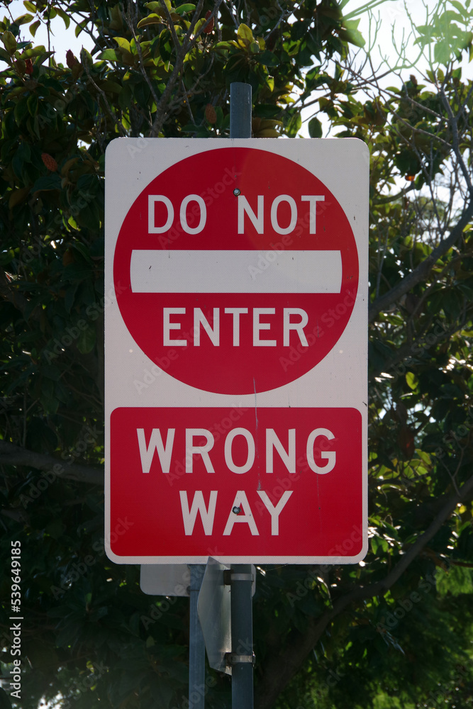 DO NOT ENTER WRONG WAY traffic sign