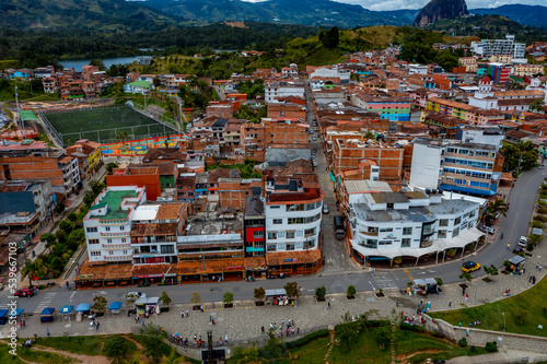 Guatap   aus der Luft  Ein atemberaubender Blick auf eine wundersch  ne Landschaft