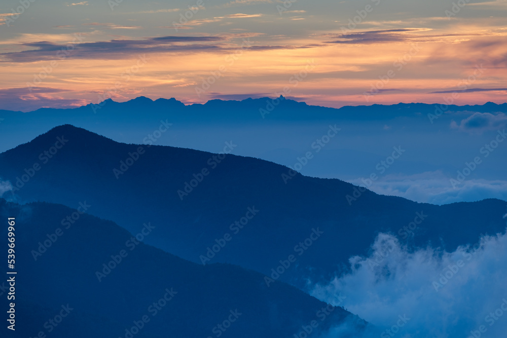 槍ヶ岳の夕景色