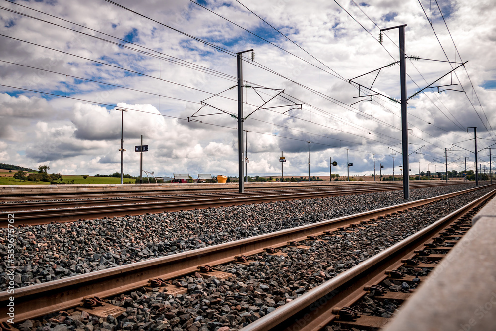 Voies du train en perspective