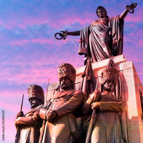 Foto Crimean War memorial at sunset, London, United Kingdom.