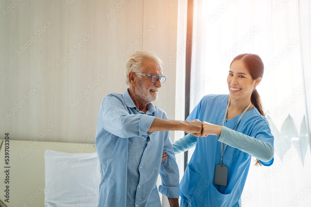 Obraz premium Nurse taking care of senior senior man patient at home.