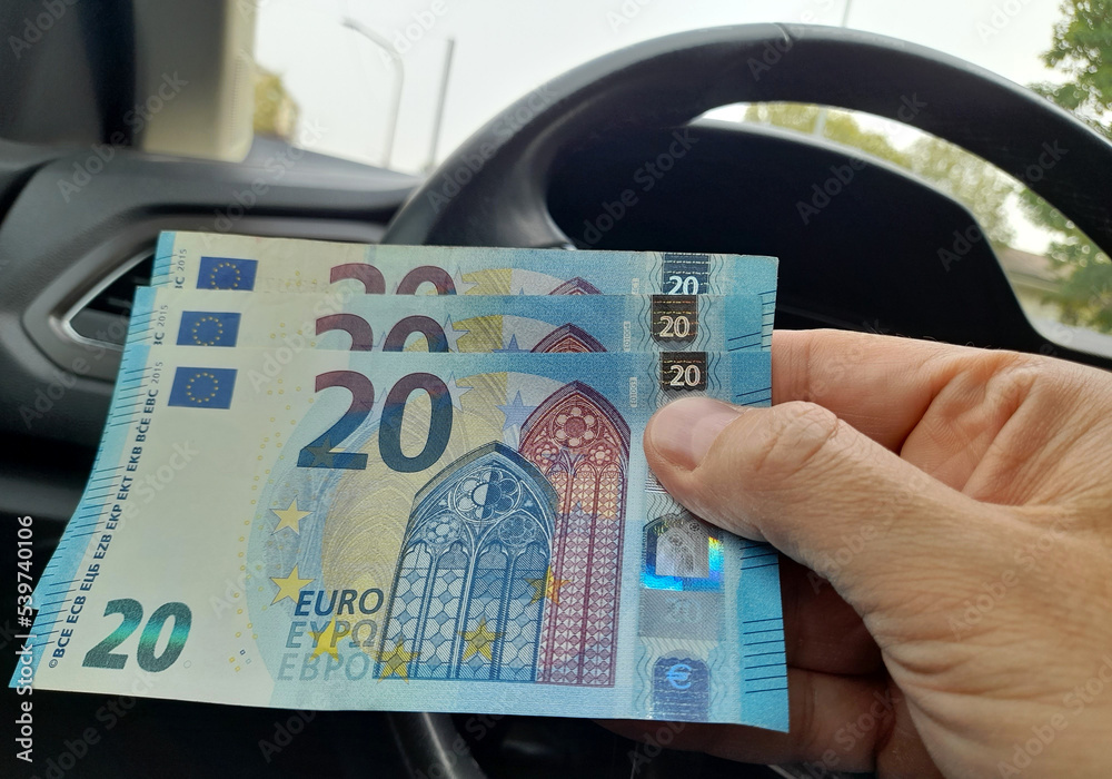 Banconote da 20 euro nelle mani di una persona facoltosa Stock Photo