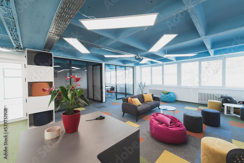 Φωτογραφία Interior of cozy light boardroom with table, modern stylish chairs and desktop computer, all ready for corporate meeting
