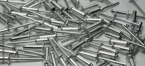 Foto Rectangular background with aluminum rivets on the table