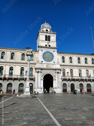 Una vista di Piazza dei Signori e del suo orologio con i segni dello zodiaco a Padova Veneto Italia