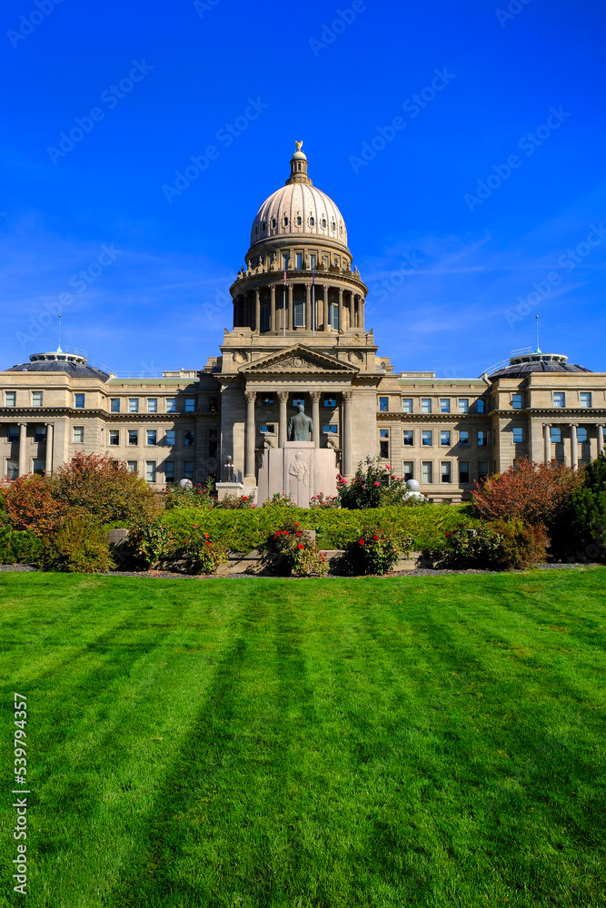 Obraz premium Idaho Capital Building with Blue Sky Columns Architecture
