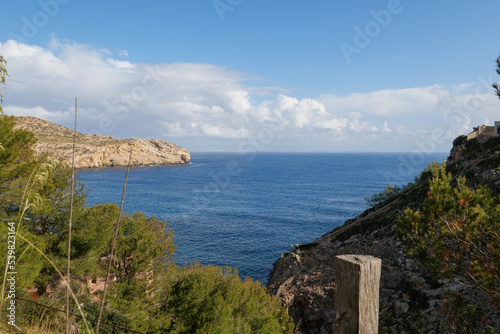 Wanderung im Nordosten von Mallorca von Port de Pollença nach Cala Sant Vicenç mit schönem Blick auf das Mittelmeer.