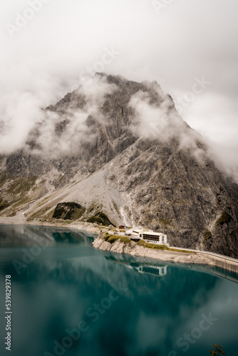 Obraz na płótnie Stausee in den Alpen w salonie