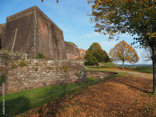 Zitadelle von Bitsch - Citadelle de Bitche – gelegen auf einem Hügel über der Stadt Bitsch im Herbst photo