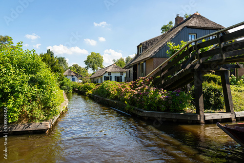 Giethoorn - Typischer Kanal photo