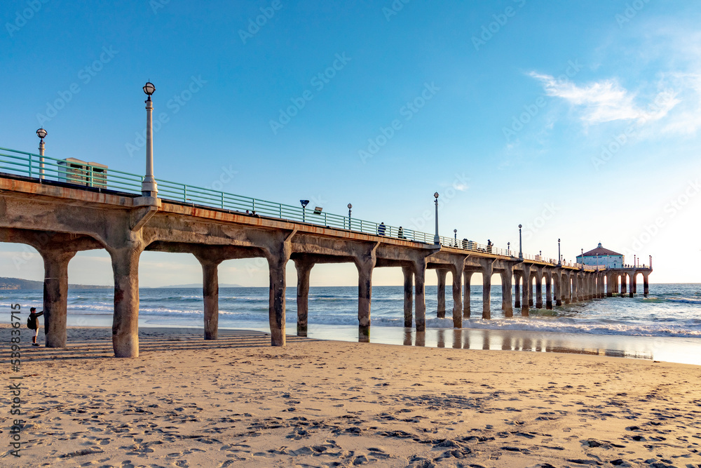 Fototapeta premium scenic pier at Manhattan Beach near Los Angeles in sunset