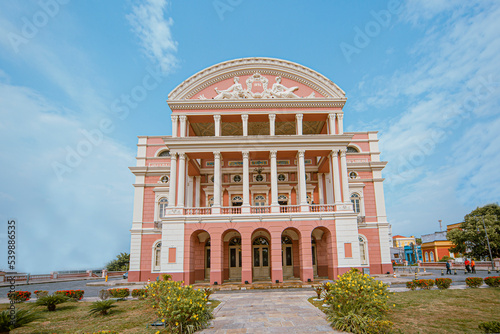 Teatro Amazonas is one of the most important theaters in Brazil and the main postcard of the city of Manaus. Located in Largo de São Sebastião, in the Historic Center, it was opened in 1896 to serve photo