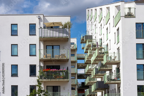 Bilde på lerret White residential building with many balconies seen in Malmö, Sweden