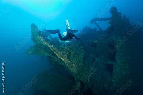 Sub con bibombola e stages sul relitto del Gazzella, corvetta della marina italiana affondata durante la seconda guerra mondiale nel golfo dell'Asinara, Sardegna © Massimo