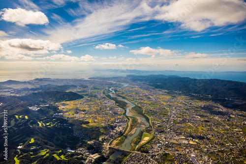 Canvastavla 和歌山県紀の川市の百合山上空から岩出市や和歌山市方面をパラグライダーから空撮。秋晴れの10月