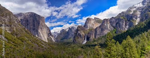 Fototapeta Naklejka Na Ścianę i Meble -  Yosemite Valley View Panorama