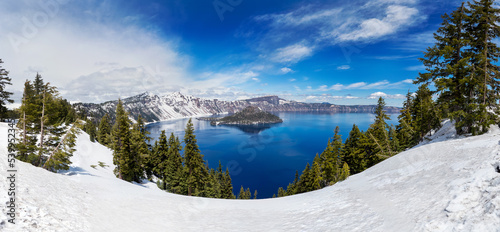 Fototapeta Naklejka Na Ścianę i Meble -  Crater Lake Winter Panorama