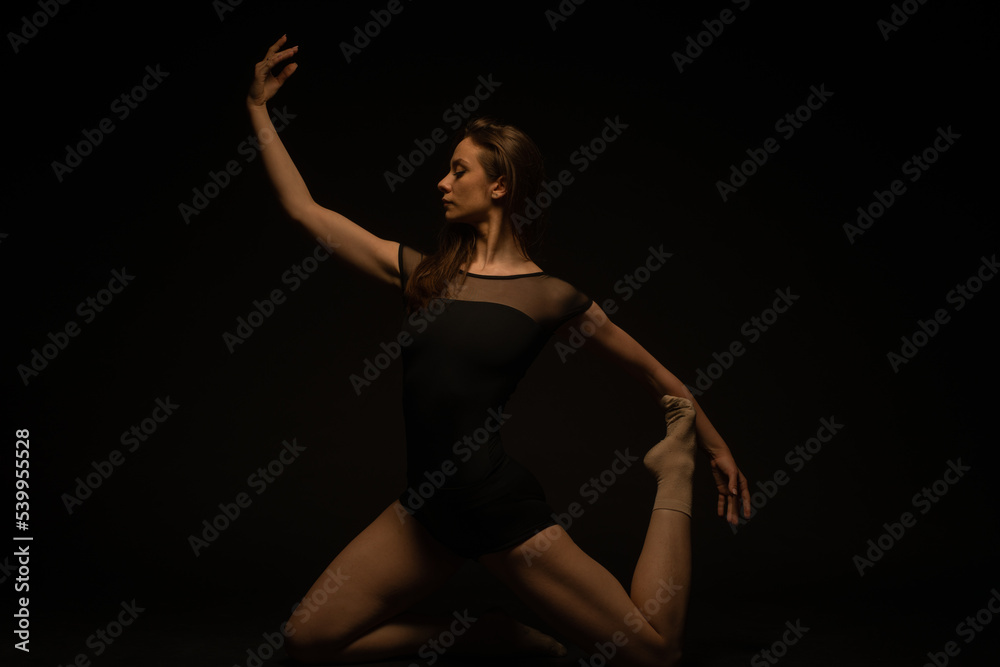 Perfect asymmetrical pose on her knees Perfect asymmetrical pose on her knees