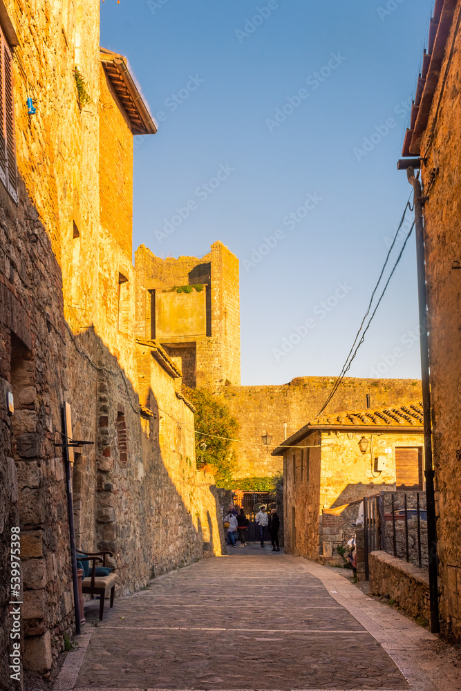Fototapeta premium Monteriggioni, Italy, 17 April 2022: historic center of the medieval town at sunset
