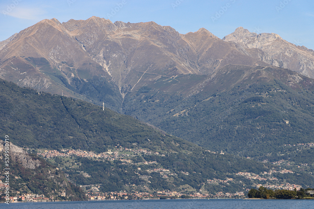 Bergpanorama am oberen Comer See; Blick auf Sasso Canale, Monte Berlinghera und Pizzo di Prata von Menaggio