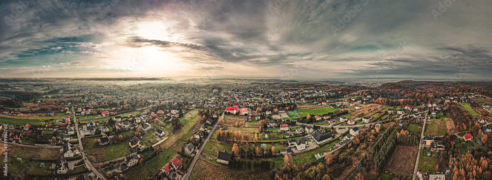 nowoczesna wieś Czyżowice w Gminie Gorzyce na Śląsku w Polsce, panorama jesienią z lotu ptaka