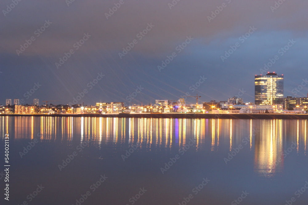 Naklejka premium Reykjavik by night
