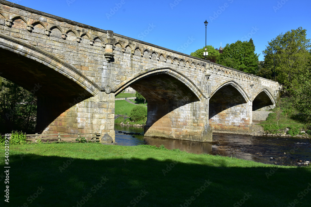 Stunning Scenic Bridge with Multiple Arches in England