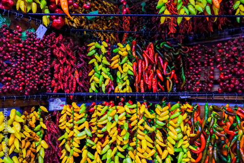 Peperoncini esposti al mercato di Funchal, Isola di Madeira, Portogallo photo