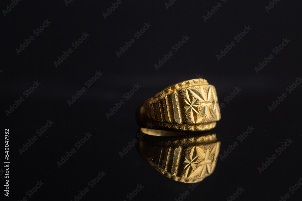 Beautiful patterned gold ring, Thai style Beautiful patterned gold ring, Thai style