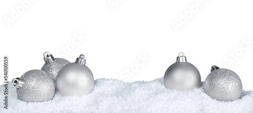 Fotografia Silver shiny christmas balls in snow isolated on white background