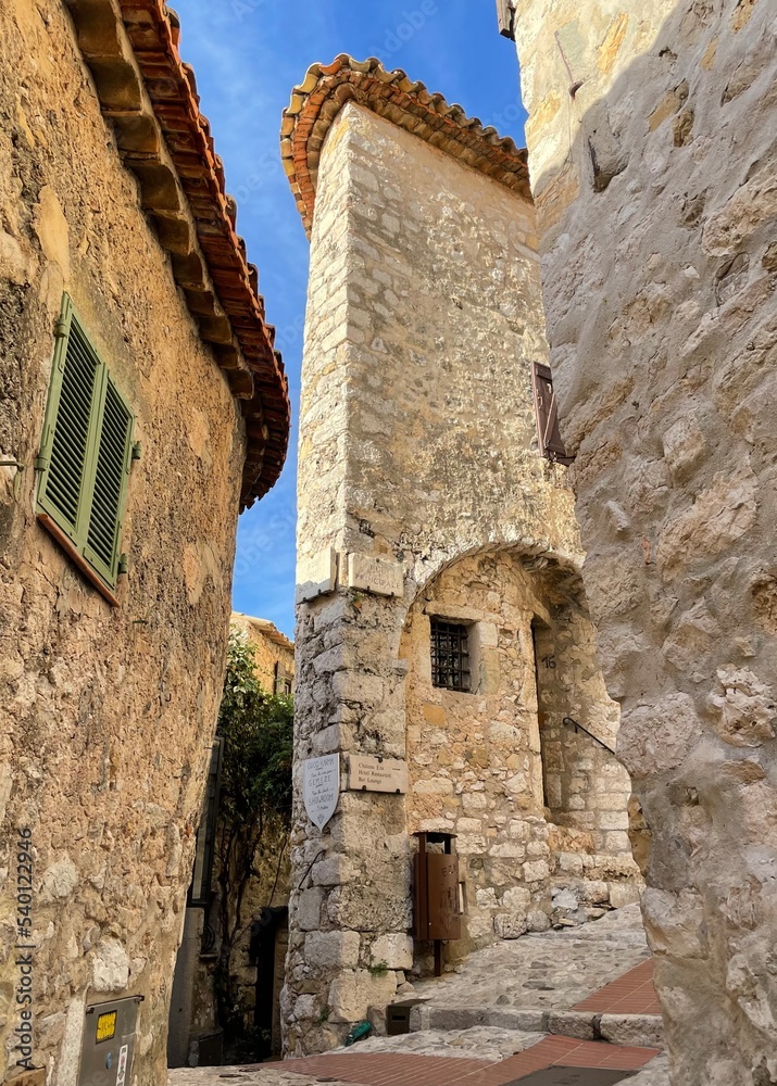 the ancient streets of Èze