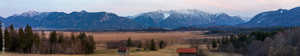 Panoramaaufnahme aus vielen Einzelaufnahmen vom Murnauer Moos im Winter