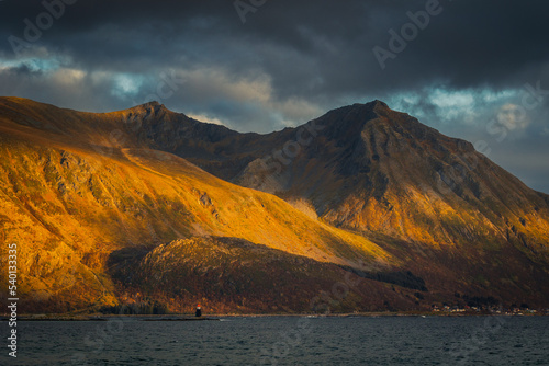 Obraz na płótnie Beautiful and colorful autumn in the Lofoten archipelago in Norway. Breathtaking landscapes show the power of nature. w salonie