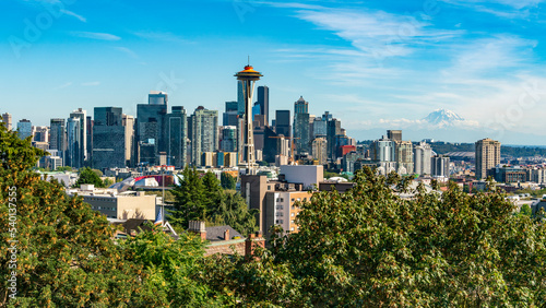 Seattle skyline and Mount Rainier from Kerry Park viewpoint