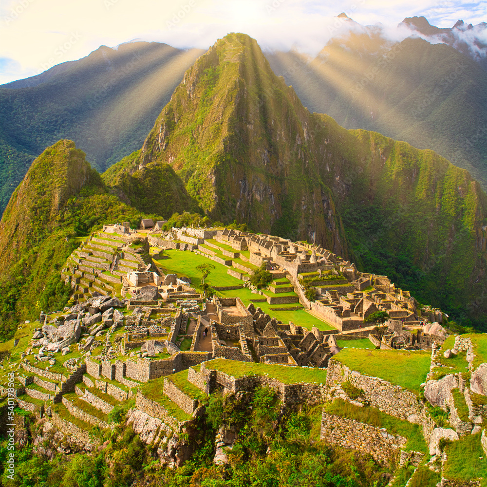 天空のインカ古代都市・マチュピチュ遺跡の絶景 Photos | Adobe Stock