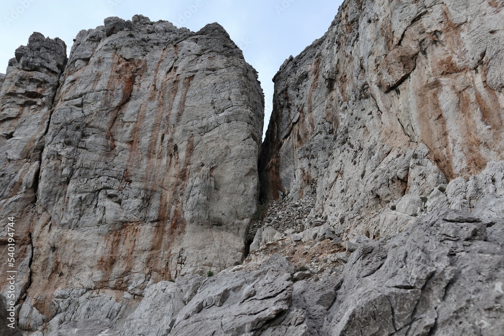 Massa Lubrense - Sentiero tra le rocce dalla Grotta Minerva