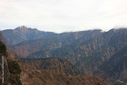 秋の黒部。大観峰からの風景。左から牛首・鹿島槍ヶ岳・布引山。