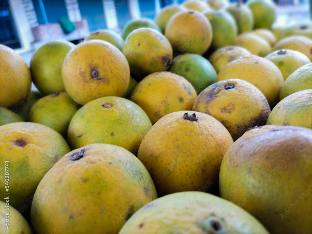 Yellow And Green Sweet Lemon In The Fruit Market Yellow And Green Sweet Lemon In The Fruit Market