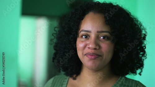 Obraz na płótnie Portrait of a hispanic black latina woman with curly hair looking at camera