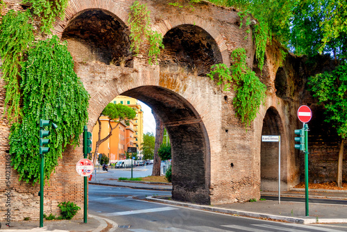Photography Porta Metronia