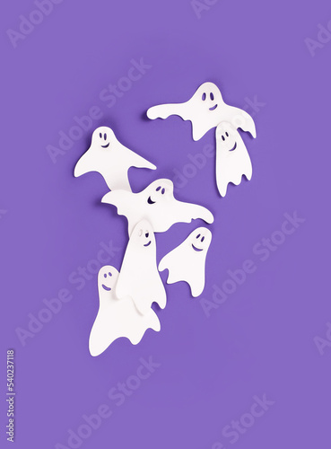 Halloween banner with paper ghosts on purple background.