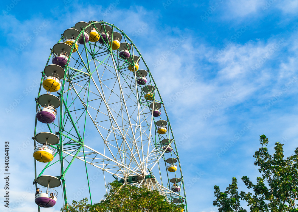 Fototapeta premium ferris wheel on a day