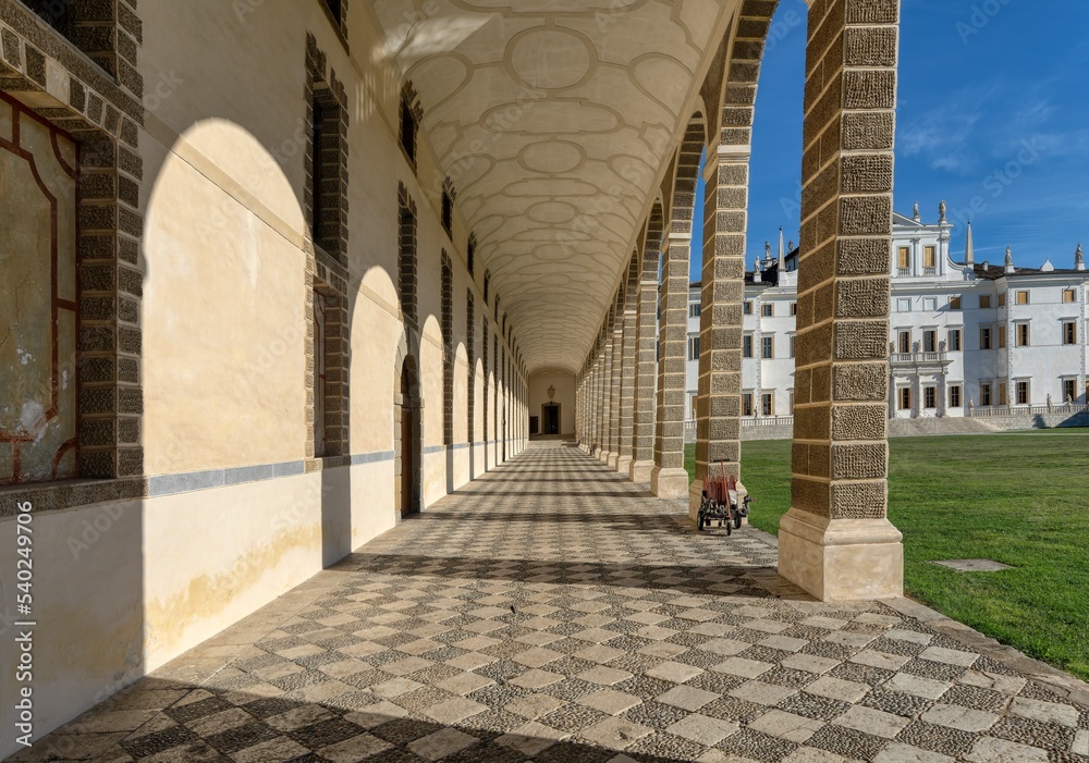 arches of the palace