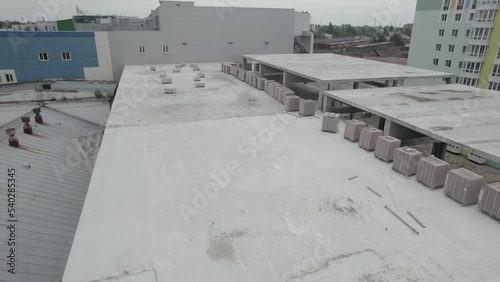 materials for construction on the roof of a new building