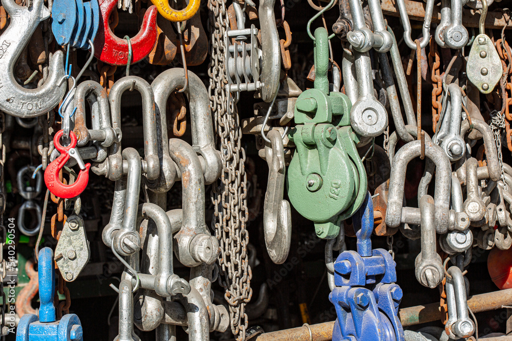 Fotografie heavy duty shackles industrial