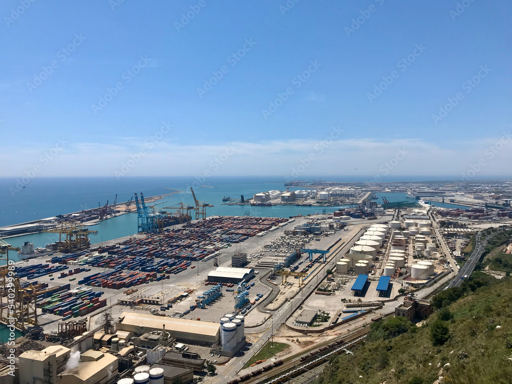 Obraz premium Barcelona, Spain, June 2019 - A view of a city