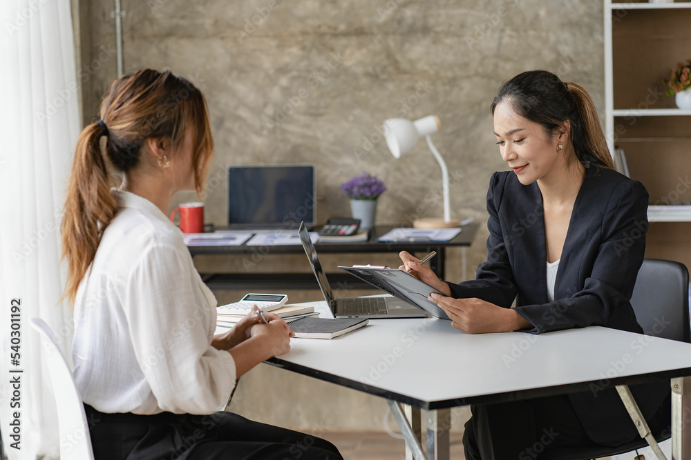 Obraz premium office interview interns or interns with applying for an open position Meet with the Human Resources Manager employment concept