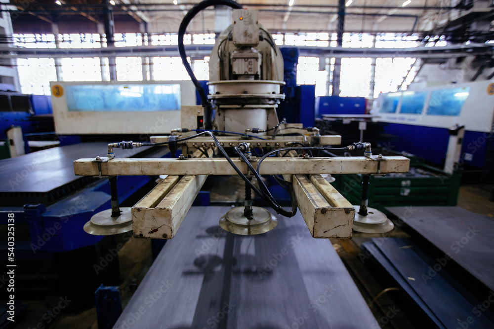 Mechanical vacuum lifter. Loading unit of cutting machine